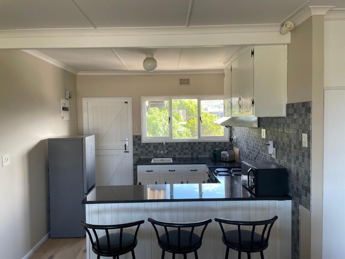 2 On Third Avenue Apartment Hermanus Bagian luar foto