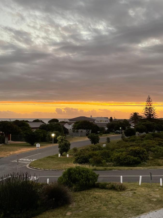 2 On Third Avenue Apartment Hermanus Bagian luar foto