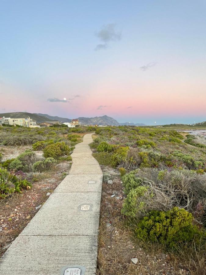2 On Third Avenue Apartment Hermanus Bagian luar foto