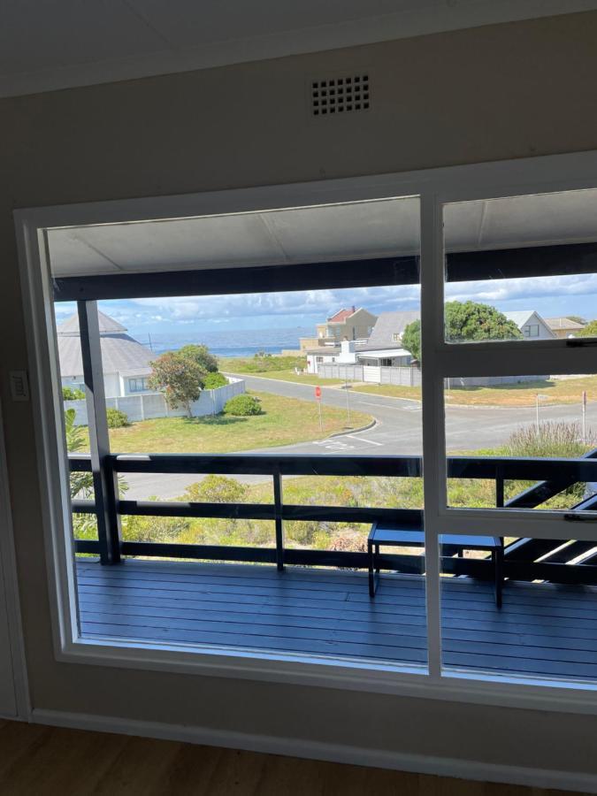 2 On Third Avenue Apartment Hermanus Bagian luar foto