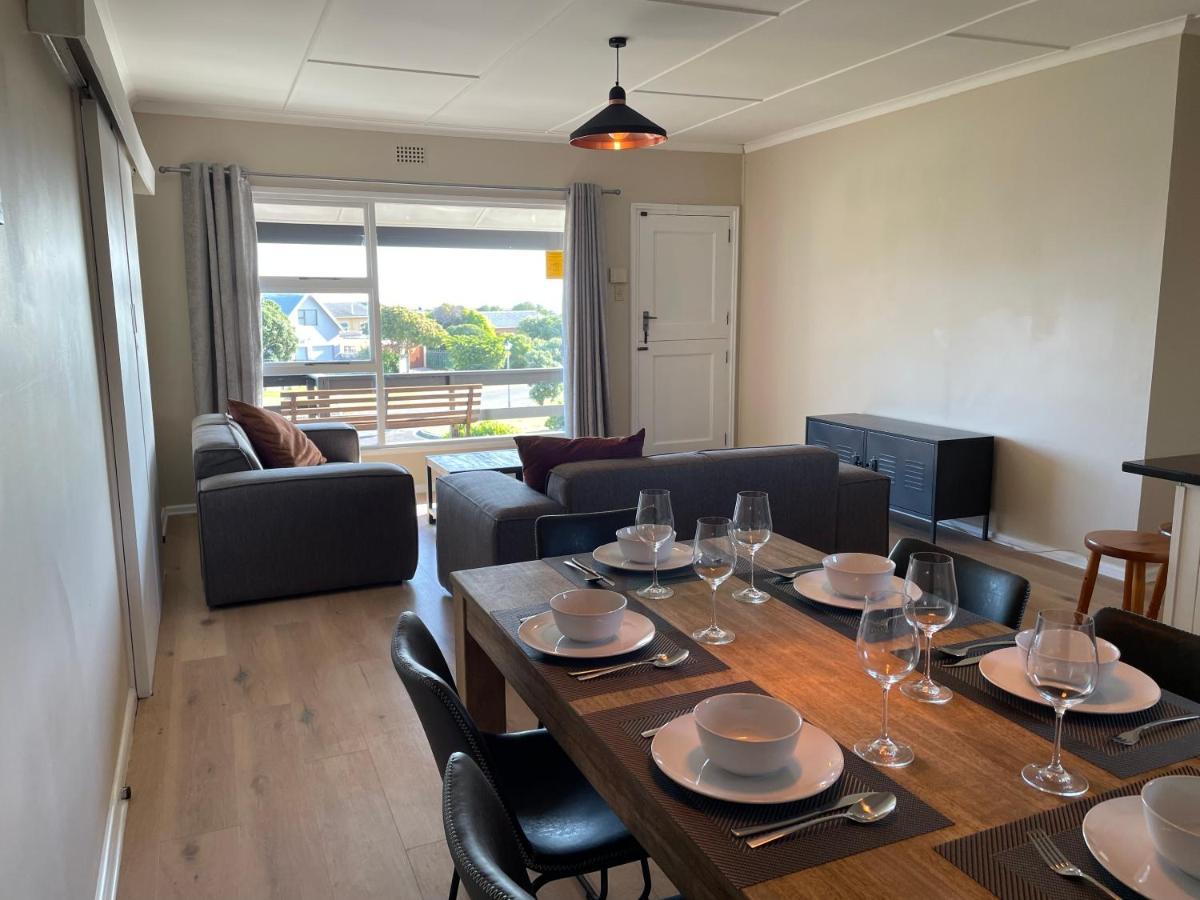 2 On Third Avenue Apartment Hermanus Bagian luar foto
