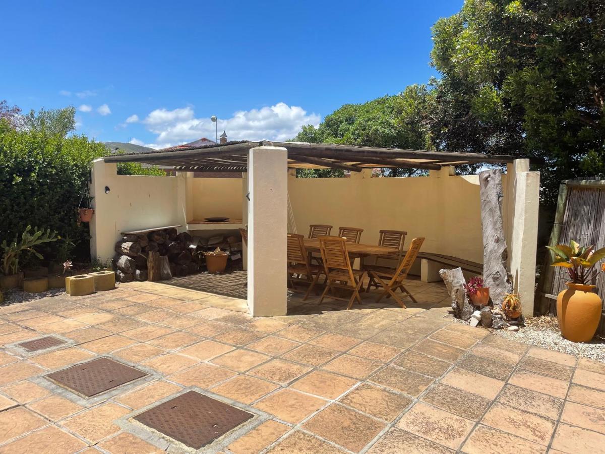 2 On Third Avenue Apartment Hermanus Bagian luar foto