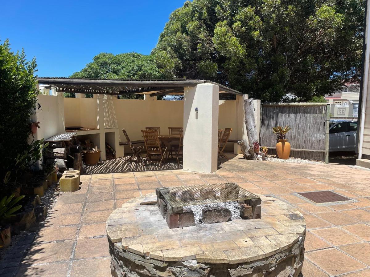 2 On Third Avenue Apartment Hermanus Bagian luar foto